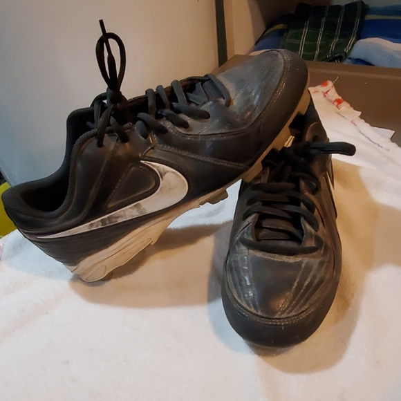 Nike softball cleats little use but lots of left - Picture 2 of 5